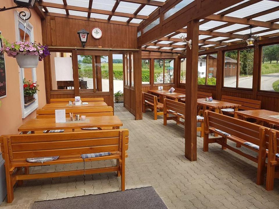 Gasthaus Kloibhofer Neukirchen bei Lambach Exterior photo